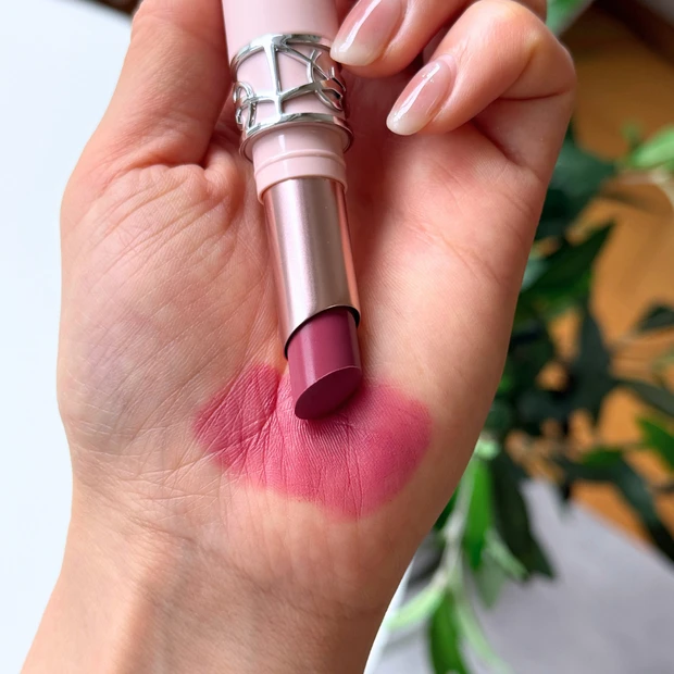 YSL ラブヌードリップスティック 6ノーティーピンク スウォッチ