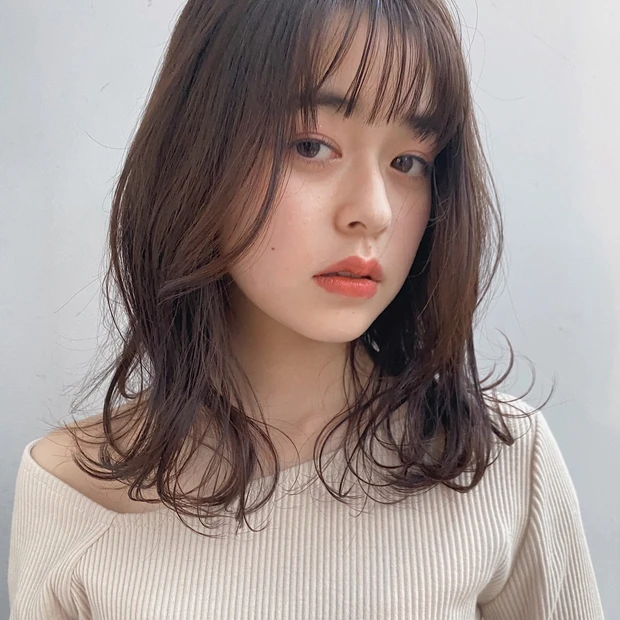 【20代・30代おすすめヘア】前髪が2wayで楽しめる！ 透明感抜群カジュアルセミロング_2_2