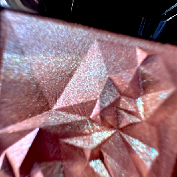 シュウウエムラ クラッシュド ジェム アメジストレイン 拡大図