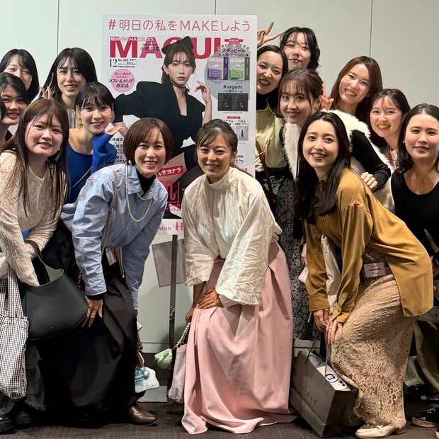 マキアインフルエンサーのみんなと集合写真