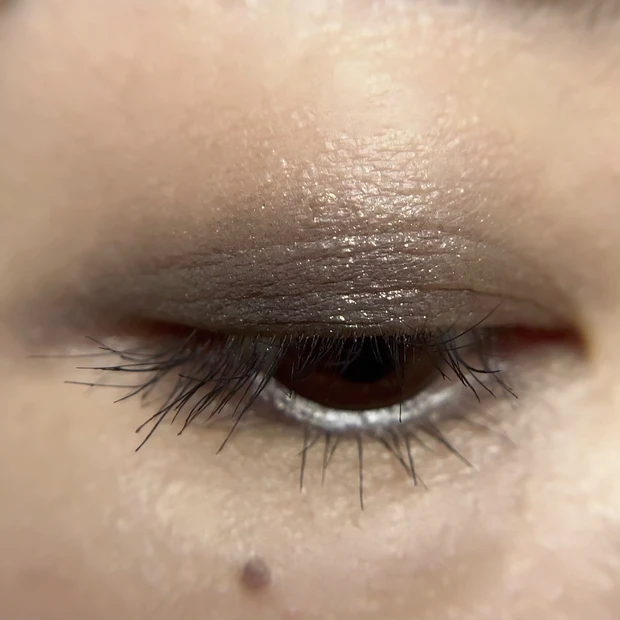 アイカラーデュオ15 目元スウォッチ