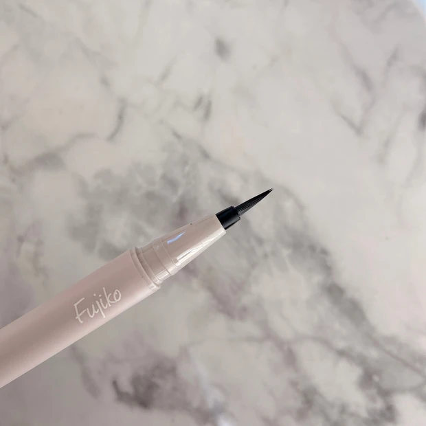 【フジコってやっぱりすごい👏】マンネリメイクから脱却！ドットライナーと絶妙グレーで、大人の抜け感を目指す✊Fujiko「仕込みアイライナー」✨_2_2