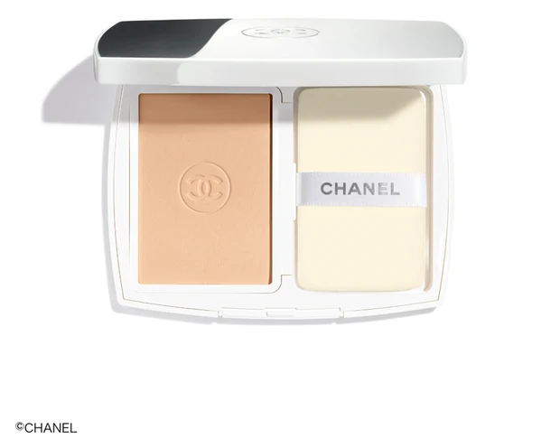 日焼け止め　ファンデーション　シャネル エクラ プルミエ コンパクト