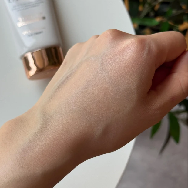 ダルバ  d'Alba ウォーターフルトーンアップサンクリーム ピンク スウォッチ