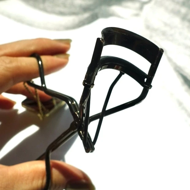 シュウウエムラの名品6選！私のメイクを支える優秀アイテム【MAQUIAインフルエンサーのオッス！推しコス】_9_1