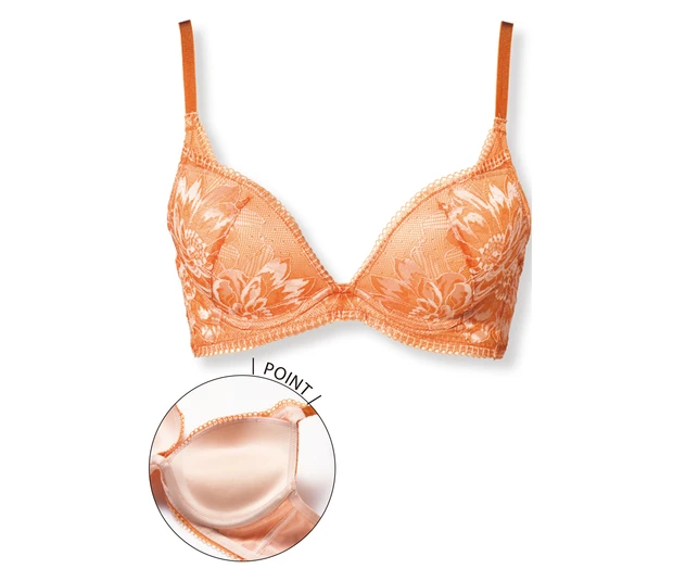 盛りパッドで下垂したバストを引き上げ