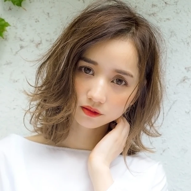 冬髪にマストの“透明感”が手に入る、大人カジュアルなエアリーロブ
