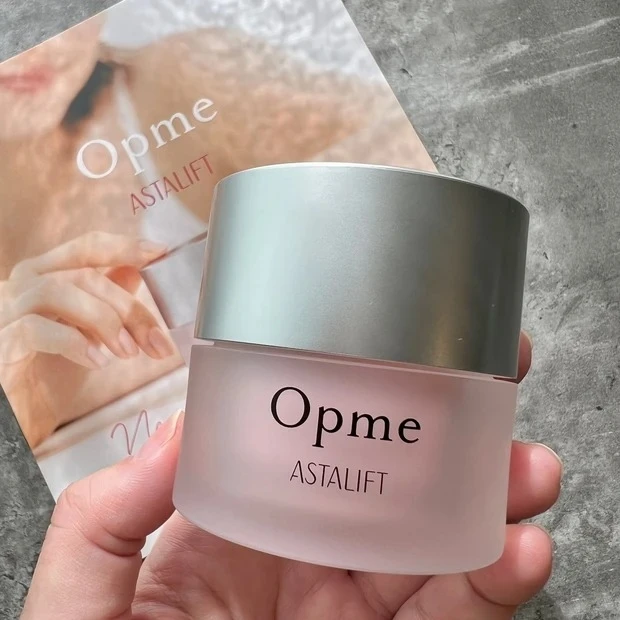 《ASTALIFT》保湿・ハリ・肌引き締め・乾燥小じわケアが1つで叶うオールインワンジェル