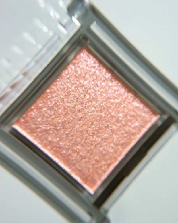 セザンヌ シングルシャイニーアイシャドウ 02 サクラプリズム