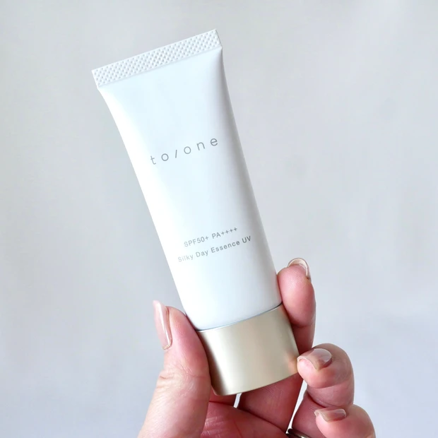 to/one(トーン)シルキーデイエッセンスUV