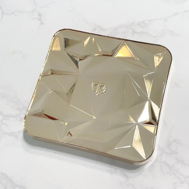 女優のような上品ツヤ肌つくりに欠かせない！クレ・ド・ポー ボーテのル・レオスールデクラを二度と手放せない理由【MAQUIAインフルエンサーのオッス！推しコス】_3_1