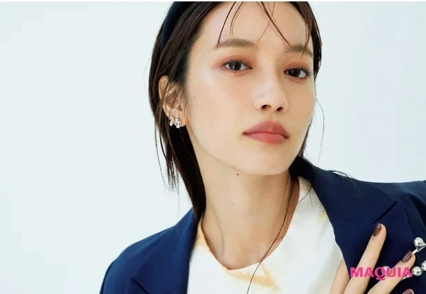 スマートミニアイブロウカラーの使い方&メイクテク_メイクテク②林 由香里さんが解説! 平行×眉尻アーチの美人印象な眉メイク