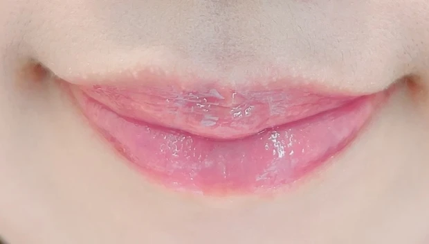 クラランス リップコンフォートオイル04のメイク