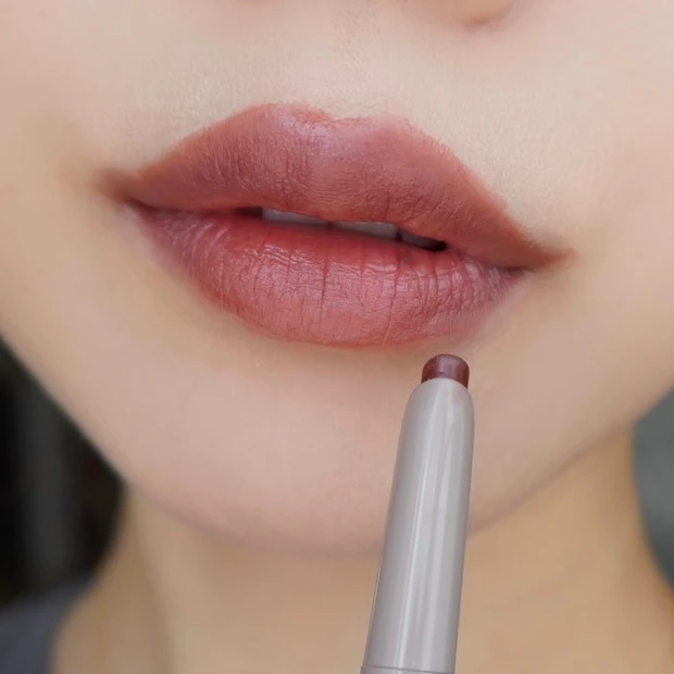 kiss キス プチプラコスメ プチプラ リップ リップリデザイン 新作コスメ リップライナー 01 flowerhaze 05 vintage cacao おすすめリップ M字リップ 新作コスメ2023