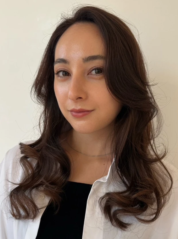 40代　髪型　セミロング　レイヤーヘア　前髪なし　正面