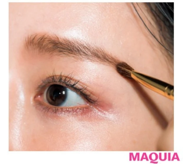 【イガリシノブさんのメイクテク】アーチ眉で立体感をアップ →×