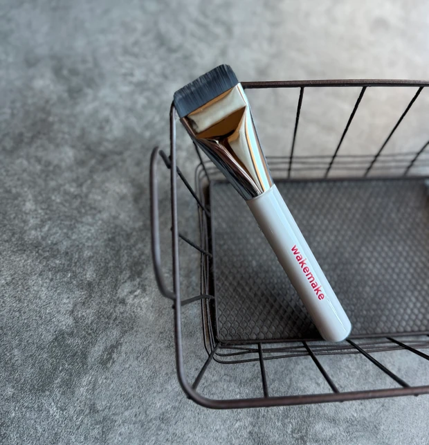 【WAKEMAKE（ウェイクメイク） スパチュラワイドファンデーションブラシ】