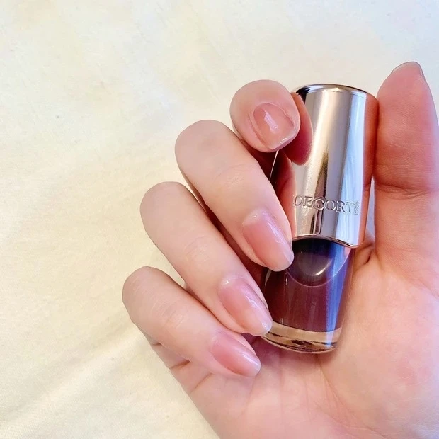 【夏のおすすめネイル】くすみカラーも夏っぽく透明感のある仕上がりに!コスメデコルテ『クリアージュネイルエナメル』
