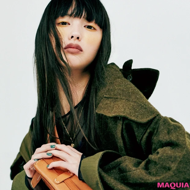 【鈴木えみ×イガリシノブ】定番ミリタリーはゴールドの新鮮さで刷新！