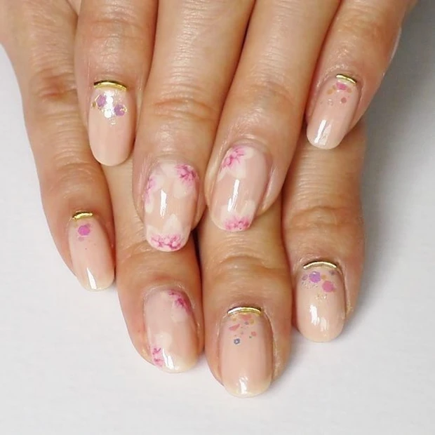 爪先も春満開♡手描きで上品桜ネイル！