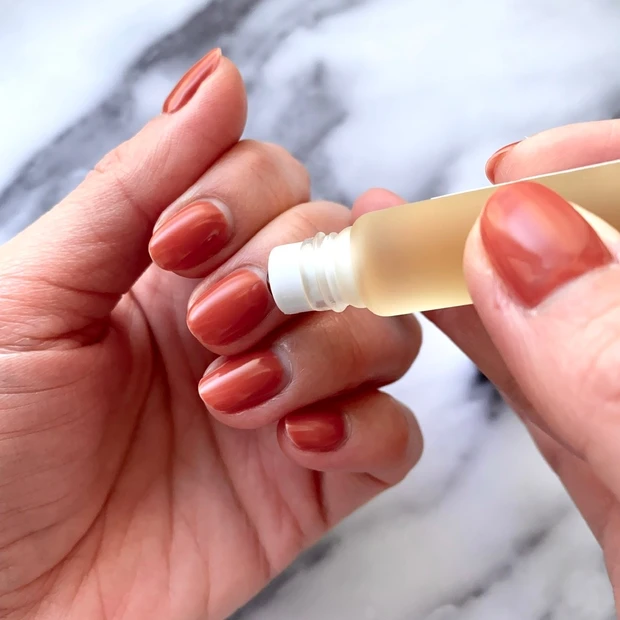 【綺麗な手元に】冬は爪も乾燥しませんか？美しい手元を目指すためにukaのネイルオイルを購入！美爪に必須なアイテムご紹介します_3