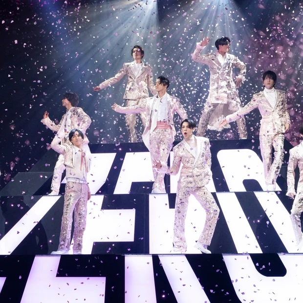 腹筋太鼓に生化粧、エモすぎる演出も！ Snow Manが躍動する、涙と笑…