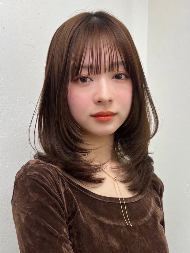 ヘアカタログ ミディアム ミディアムヘア 前髪あり シースルーバング