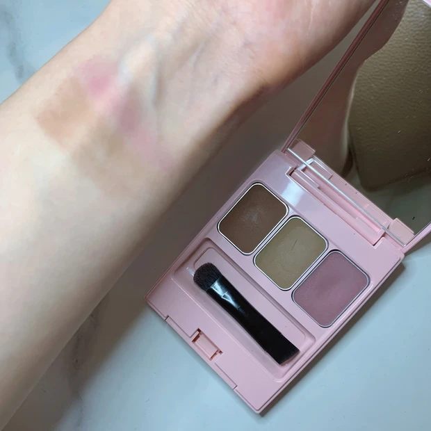 whomee アイブロウパウダー　r.m レディモーヴ