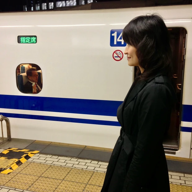 鉄道ファンにも注目を浴びるコスメアイテム。裏の文字を読んでほしい。東海道新幹線の車両の再生アルミがスパチュラ（数量限定）に......
_1_3