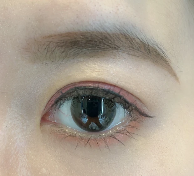 SUQQUのシグニチャー カラー アイズ120のメイク