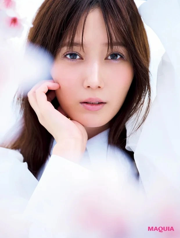 【春メイク2024】アンニュイな透けツヤカラーがポイント！ 桜を見る日の春メイク