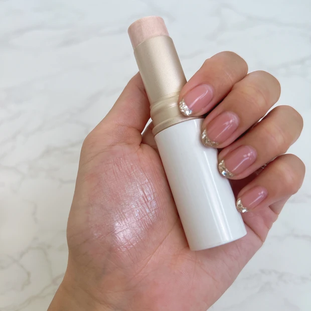 4.Hince トゥルーディメンションラディアンスバーム ライト