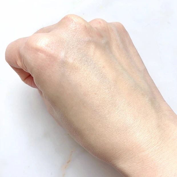 コスメデコルテのルースパウダー「09 Crystal Flake」塗布写真