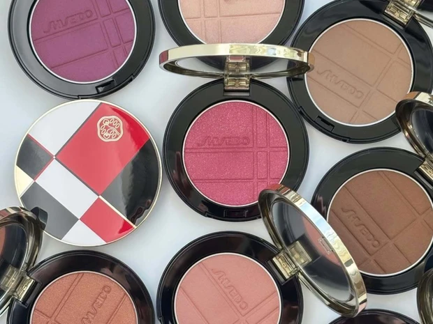 【春コスメ2026】SHISEIDOの新作フェイス&アイカラー「カラー＋グロウ エンハンサー」全9色をスウォッチ！