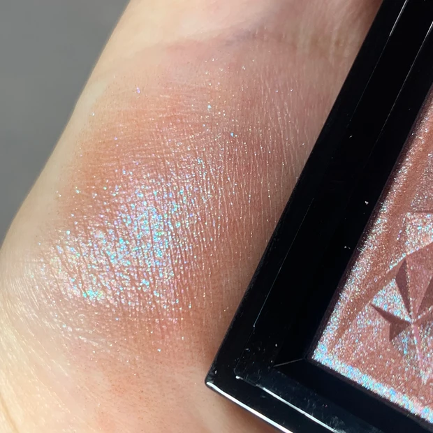 シュウウエムラ クラッシュド ジェム アメジストレイン 色味レビュー 手元スウォッチ