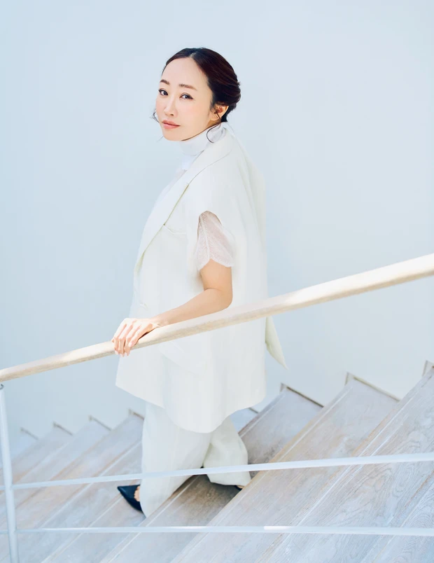 神崎 恵さんが提案する、セットアップを着る日のヘアメイク PhotoGallery_1_3