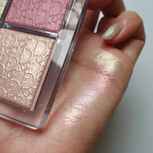 2025MYベスコスハイライト③Dior バックステージ グロウ マキシマイザー パレット 004 ローズゴールドグロウのスウォッチ