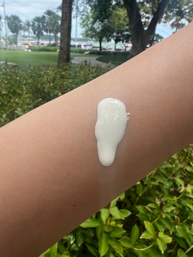 chant a charm チャントアチャーム日焼け止め ミルクUV オーガニックコスメ 使用感　スウォッチ