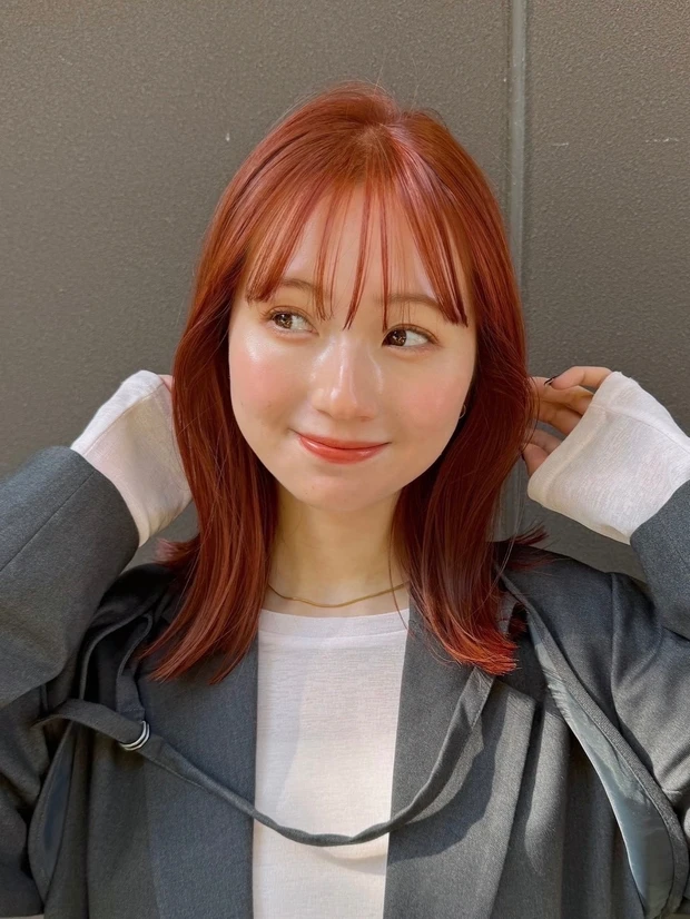 ヘアカタログ　ミディアム　ミディアムヘア　前髪あり　スタイリング