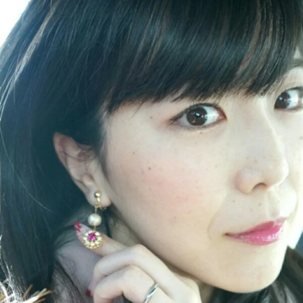 アクセサリーとメイクのリンクで統一感❤イヤリング✖リップ