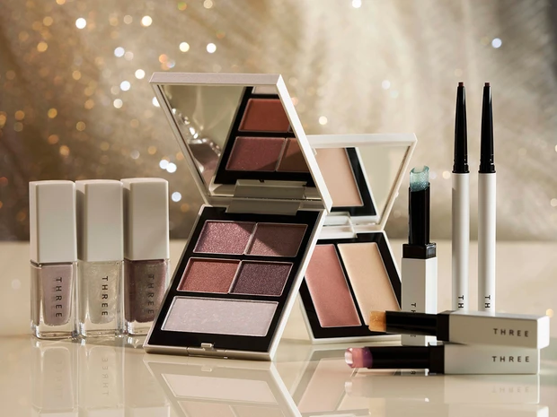 星とネオン、冬の夜にきらめくTHREEのホリデーコレクション【クリスマスコフレ2025】