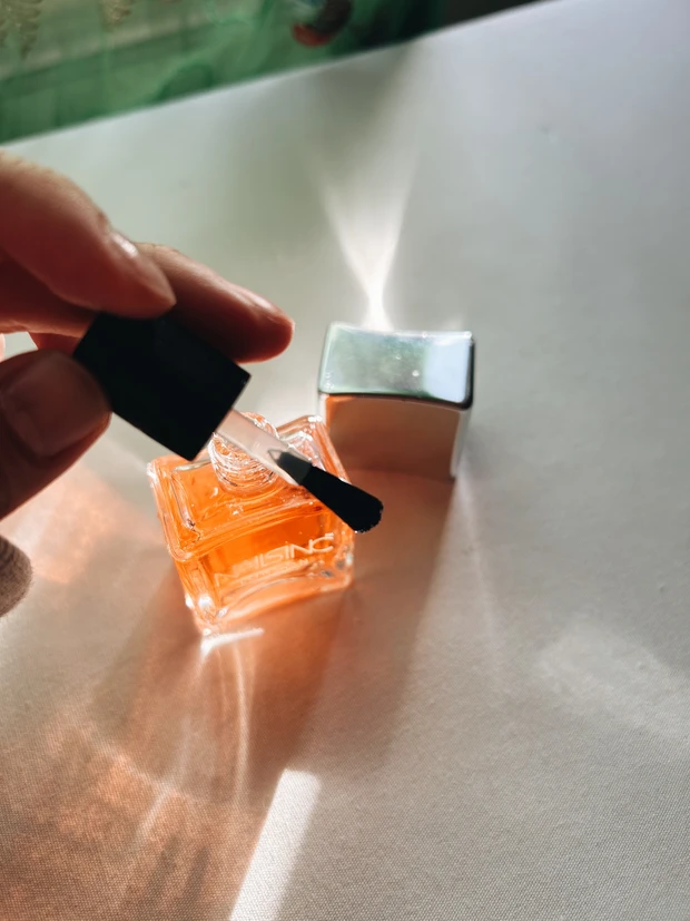 セルフネイル派の救世主。ギフトにもおすすめ!45秒で乾くNAILS INC(ネイルズ インク)の超速乾トップコート【45 セカンド トップコート】_2