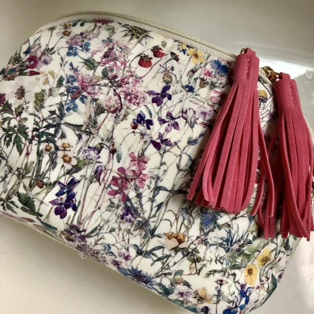 リバティのポーチに飛びついた母の日限定品