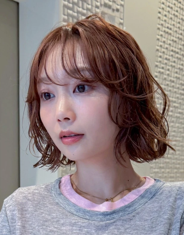 髪型　ボブ　ボブヘア　前髪あり　パーマ　サイド