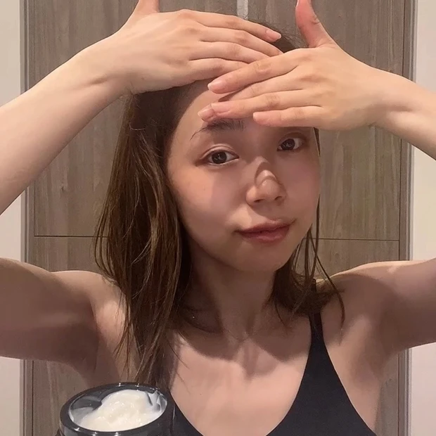 マキア エキスパートAnnaさん「オバジX ダーマアドバンスドリフト」マッサージ　縦のしのし