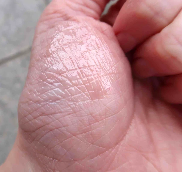 ロムアンド ジューシーフラッシュリップオイル 00 フラッシュオン　手