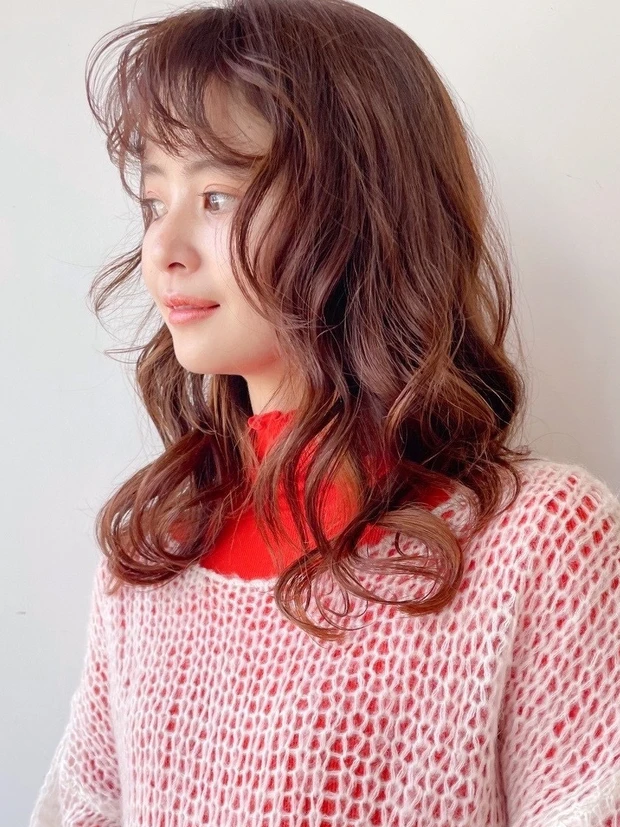 ミディアム　ヘア　髪型　ヘアスタイル　前髪あり　ヘアカラー　グレーベージュ