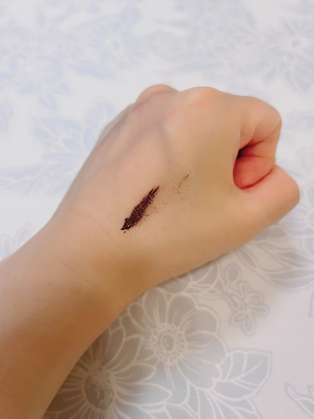 エレガンス グラヴィティレス マスカラ BR20のスウォッチ