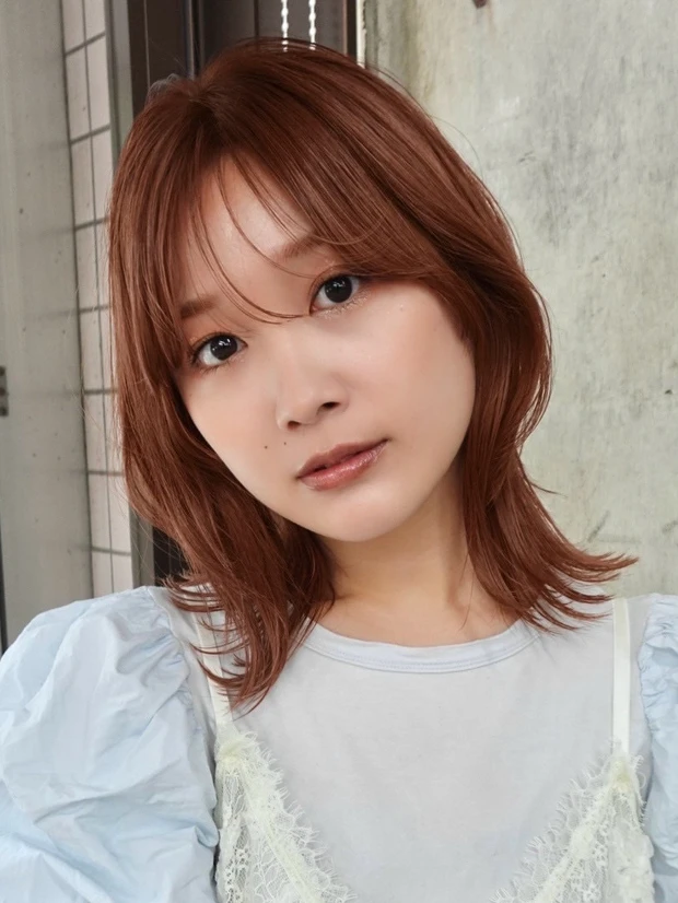 髪型　ミディアムレイヤー　ミディアムヘア　シースルーバング　スタイリング