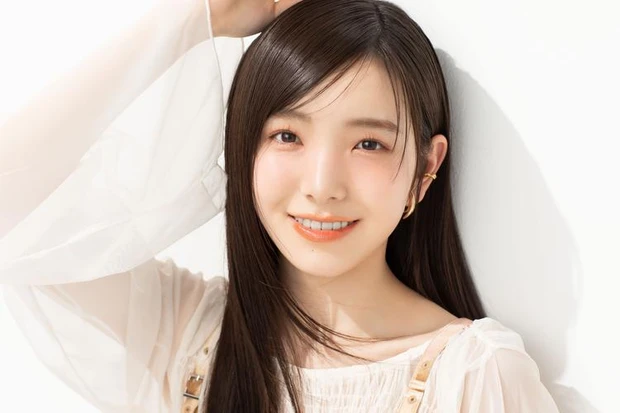 【8位】私立恵比寿中学・桜井えまさんがメンバーカラーのハニーオレンジメイクに挑戦&私物ポーチの中身を大公開【えびちゅう連載】